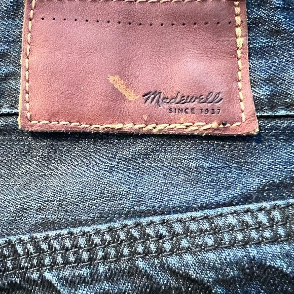 Madewell dark blue cut off shorts. Size 27. Mid rise - Picture 5 of 7